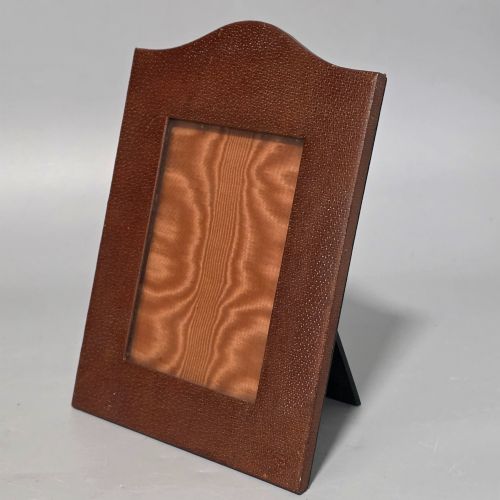 DELIGHTFUL VINTAGE ASPREY LEATHER EASEL LEATHER BACKED PHOTO FRAME C1930 - ADDITIONAL PHOTO 4