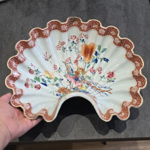 LARGE ANTIQUE CHINESE FAMILLE ROSE SHELLSHAPED EXPORT DISH 38CM - ADDITIONAL PHOTO 1