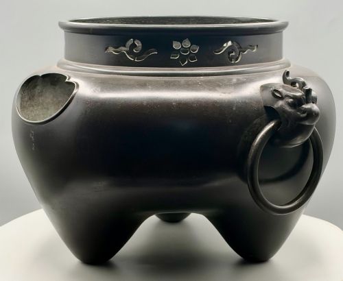 Large Antique Oriental Dark Bronze Tripod Vessel/censer or Traditional Tea Brazier (Furo) 41cm