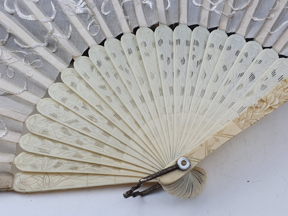 Late 19thc Oriental Bone Fan in Original Lacquered Box View III