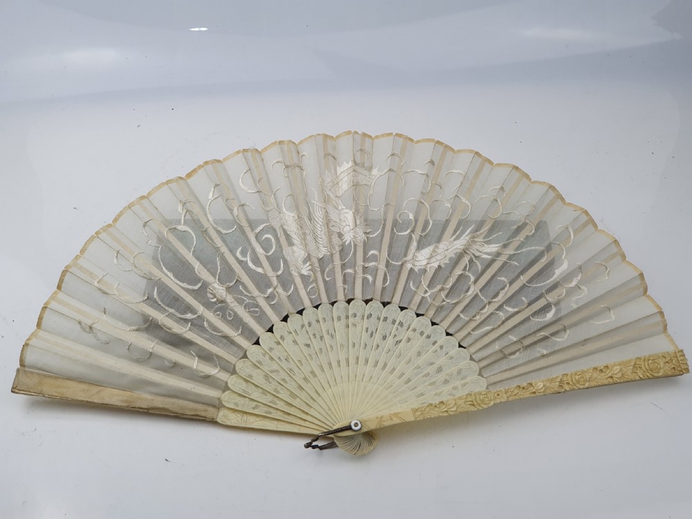 Late 19thc Oriental Bone Fan in Original Lacquered Box View IV