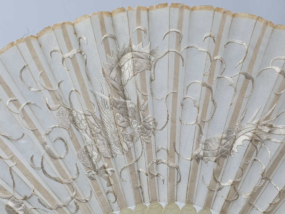Late 19thc Oriental Bone Fan in Original Lacquered Box View VI