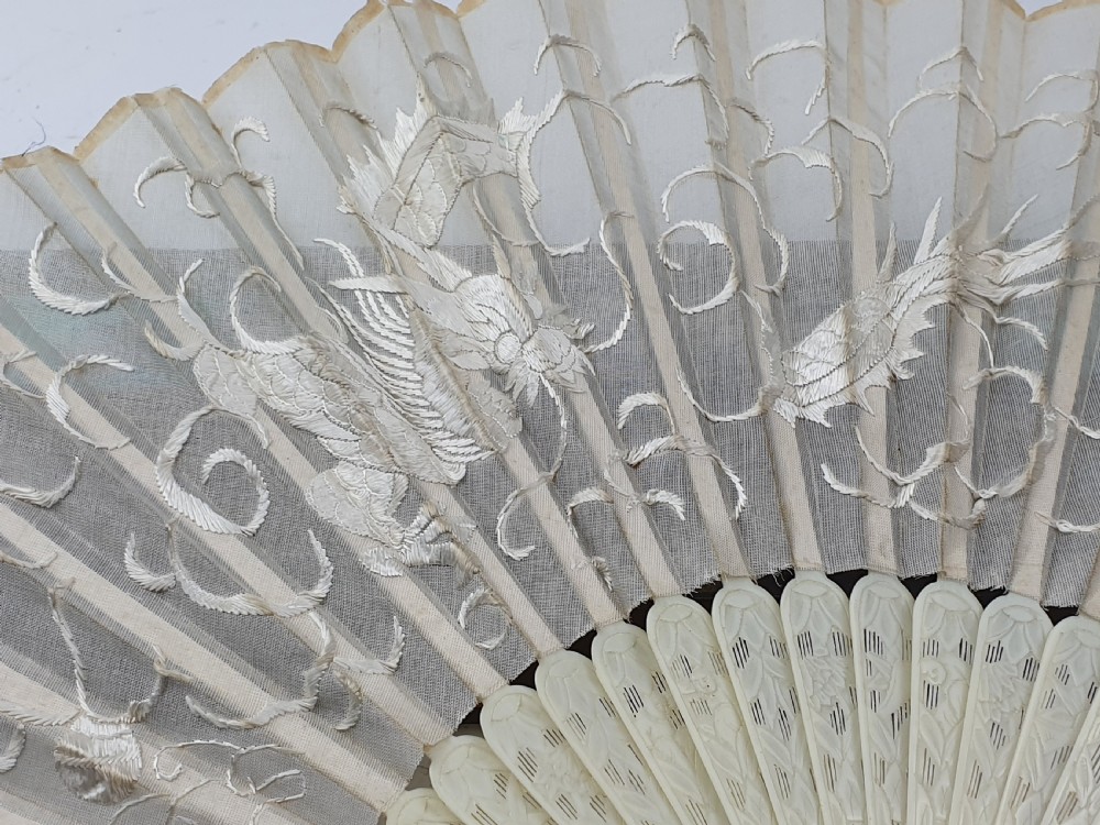 Late 19thc Oriental Bone Fan in Original Lacquered Box View VII
