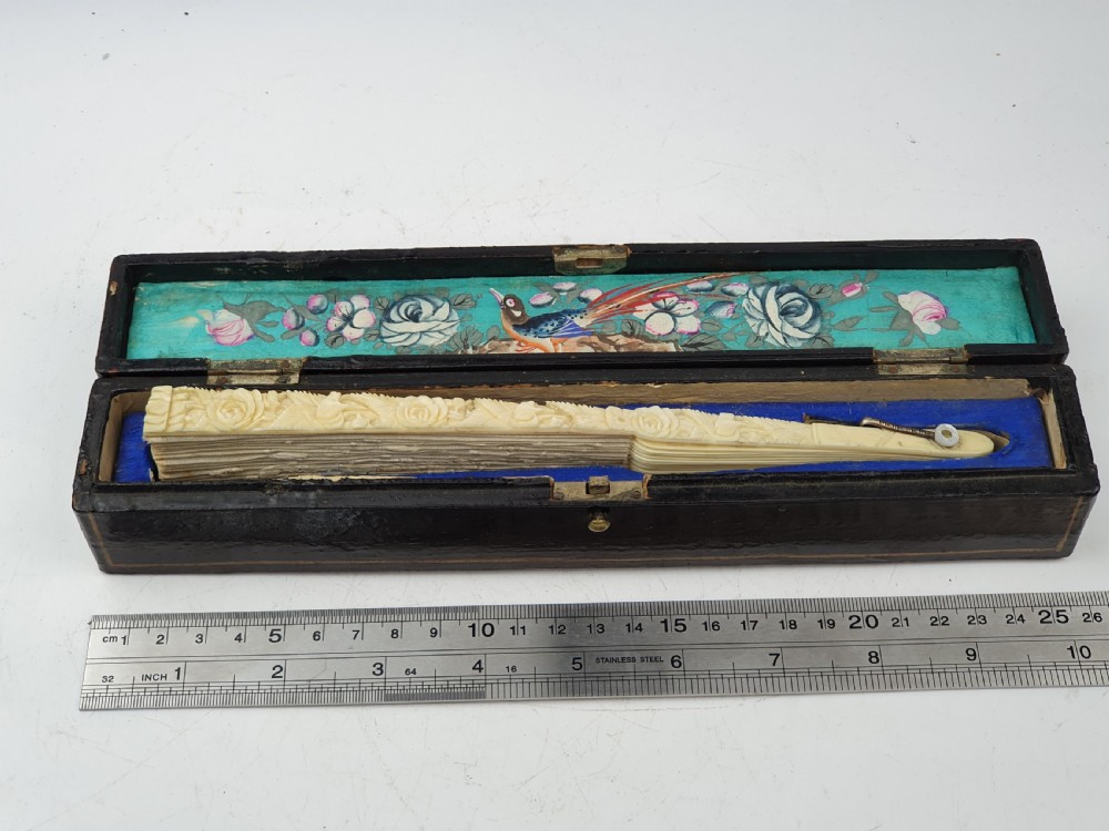 Late 19thc Oriental Bone Fan in Original Lacquered Box View VIII