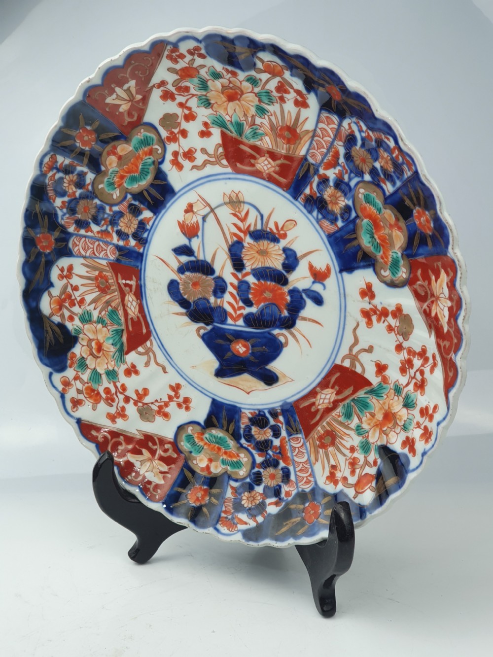 Large Imari Ribbed Charger c1890 - 9 x Character Mark