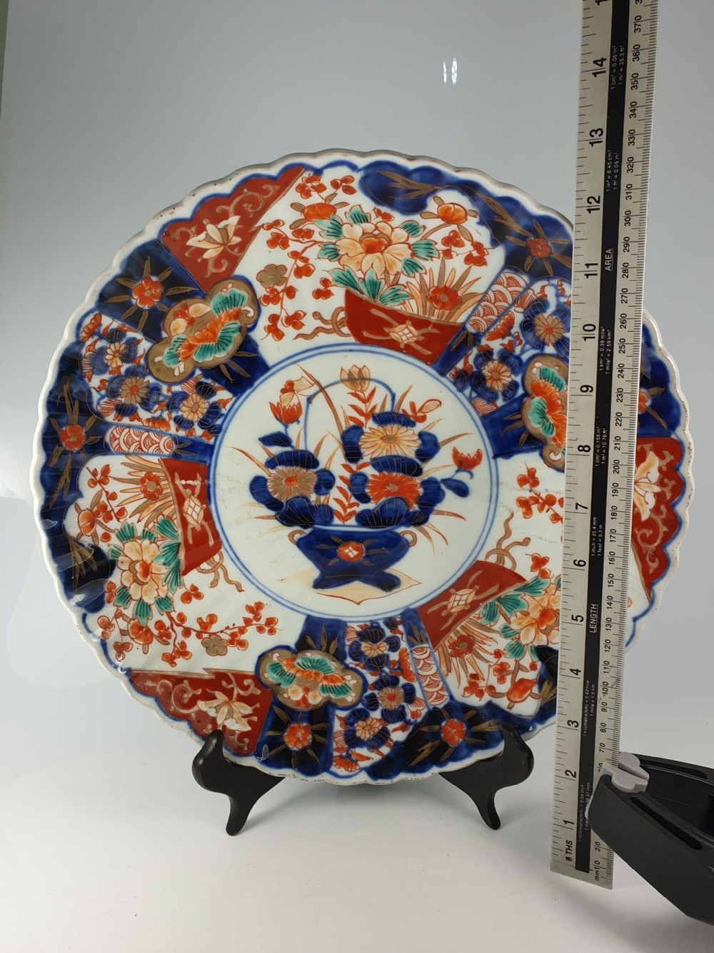 Large Imari Ribbed Charger c1890 - 9 x Character Mark View XI