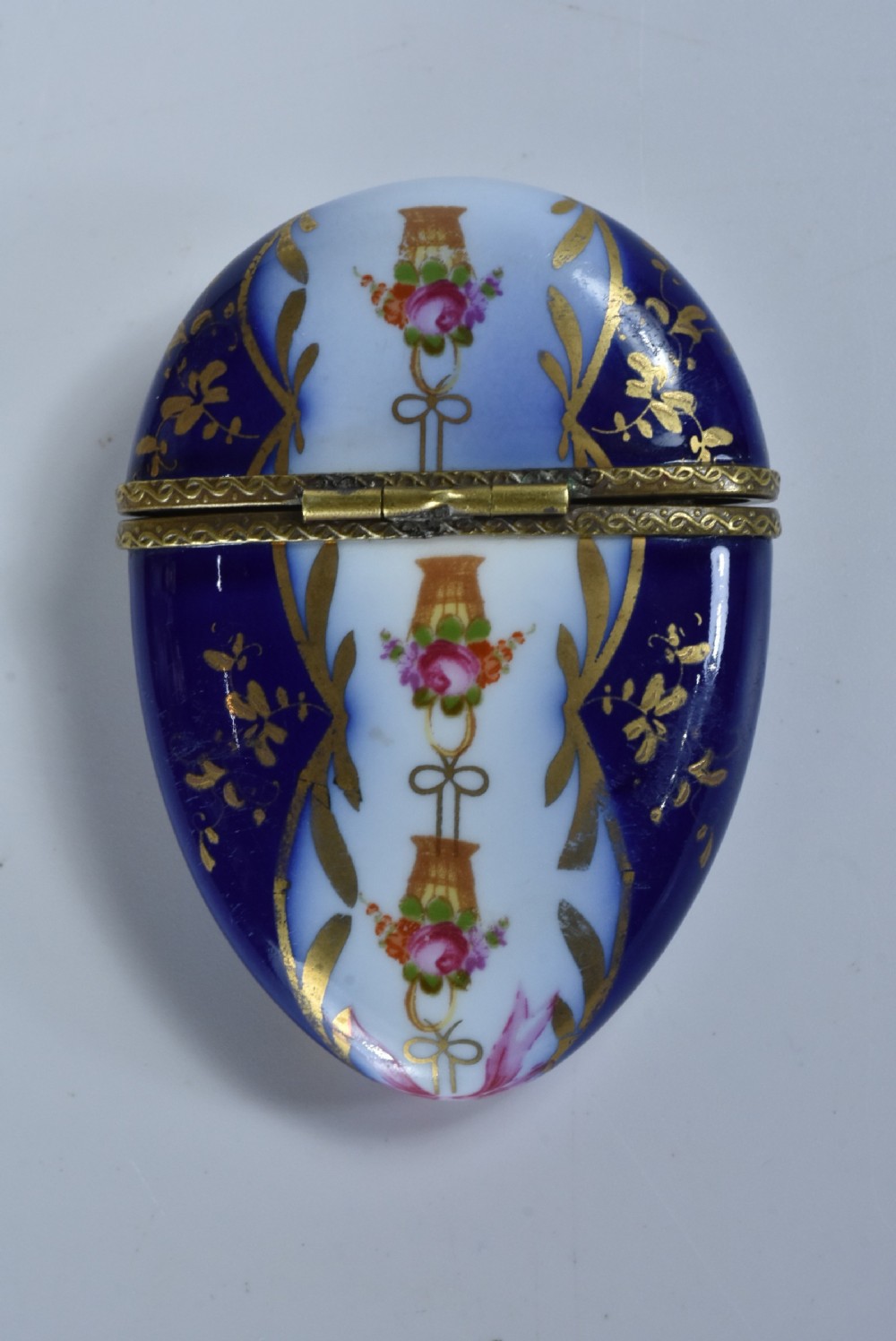 19th-century flat egg-shaped trinket box