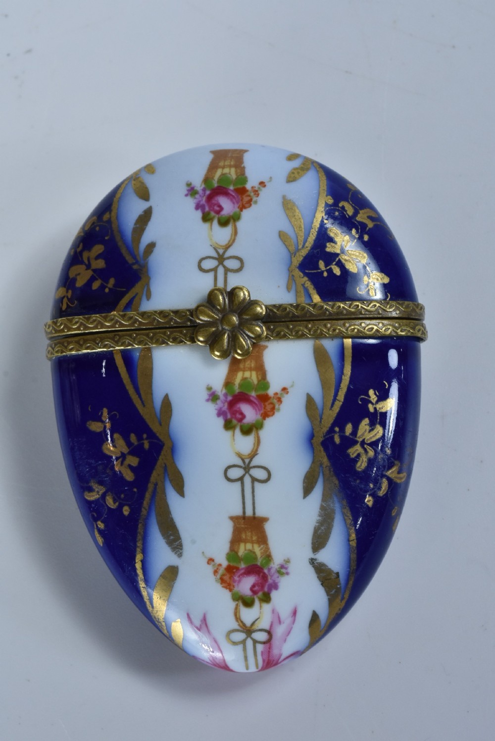 19th-century flat egg-shaped trinket box View II