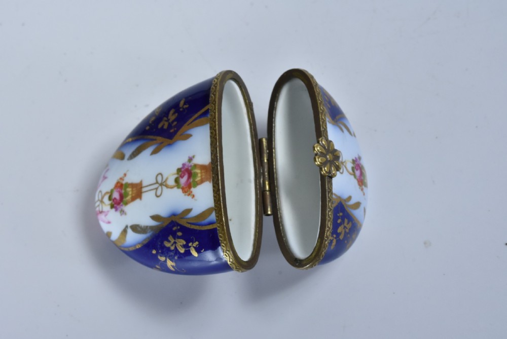 19th-century flat egg-shaped trinket box View III