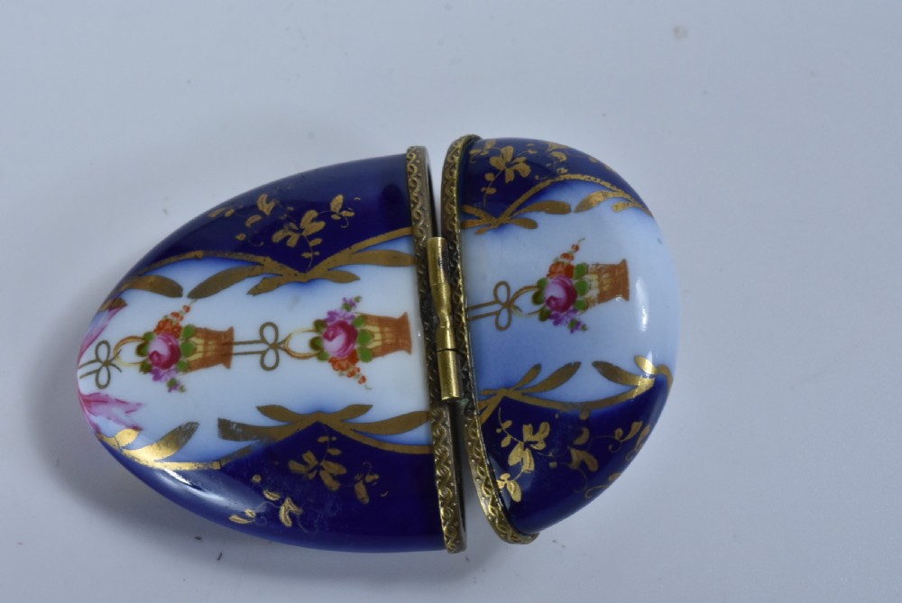 19th-century flat egg-shaped trinket box View V