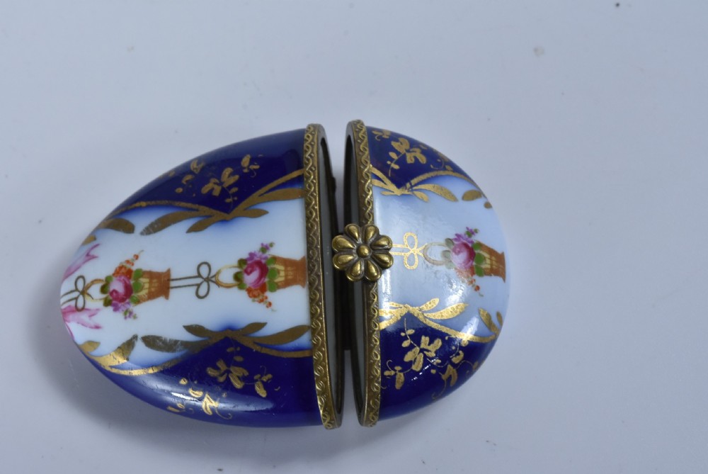 19th-century flat egg-shaped trinket box View VI
