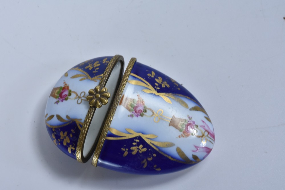 19th-century flat egg-shaped trinket box View VII