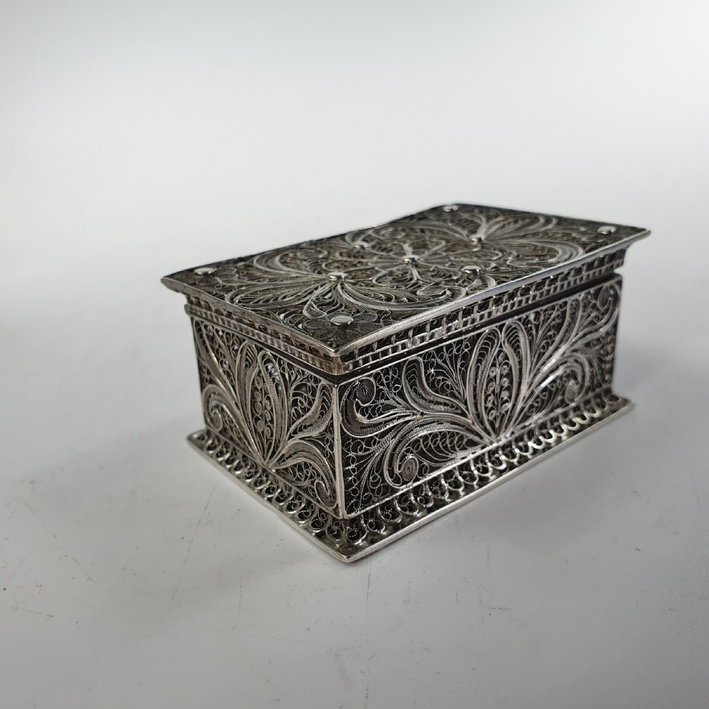 Fine Quality Early 19thc Silver Hinged Filigree Box View VII