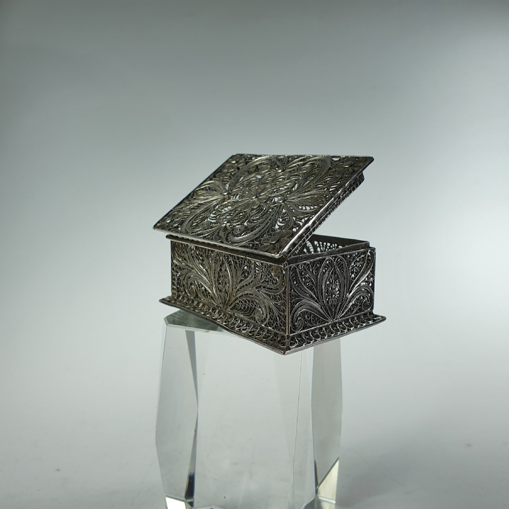 Fine Quality Early 19thc Silver Hinged Filigree Box View IX