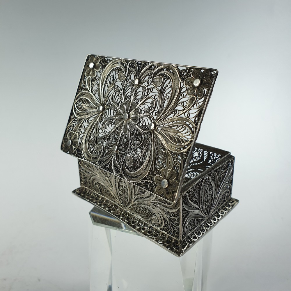 Fine Quality Early 19thc Silver Hinged Filigree Box