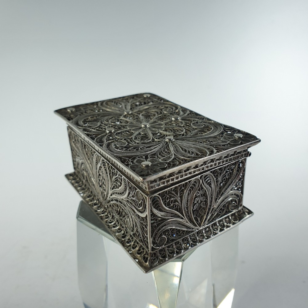 Fine Quality Early 19thc Silver Hinged Filigree Box View XV