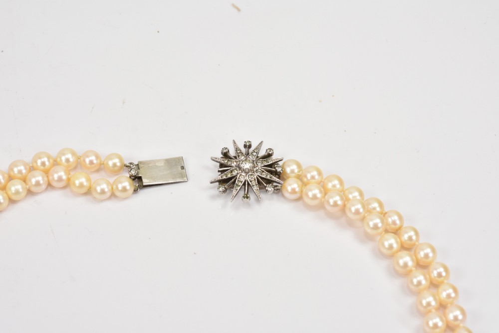 Stunning Vintage Double Row Cultured Pearl (8mm) & Silver Necklace View IX