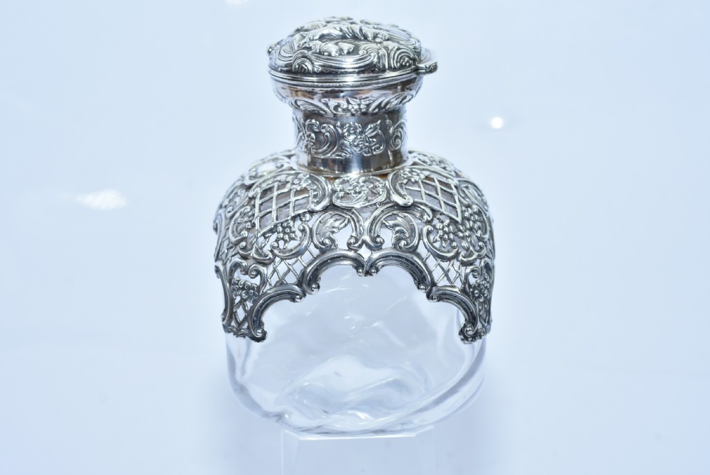 Large Victorian Silver Scent Bottle, William Comyns, London 1894 View III