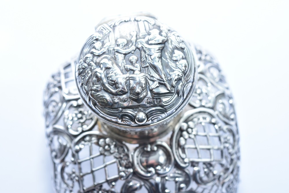 Large Victorian Silver Scent Bottle, William Comyns, London 1894 View VIII