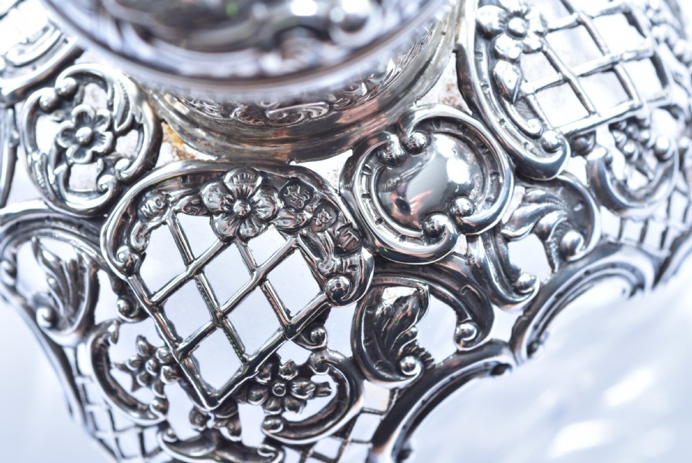 Large Victorian Silver Scent Bottle, William Comyns, London 1894 View IX