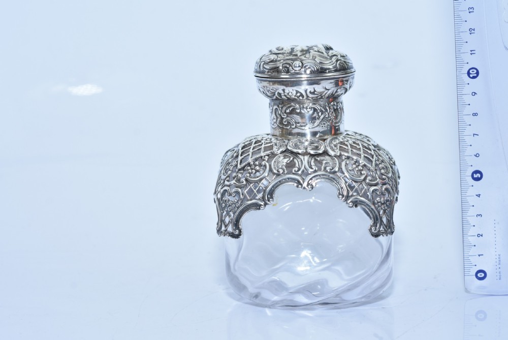 Large Victorian Silver Scent Bottle, William Comyns, London 1894 View XIII
