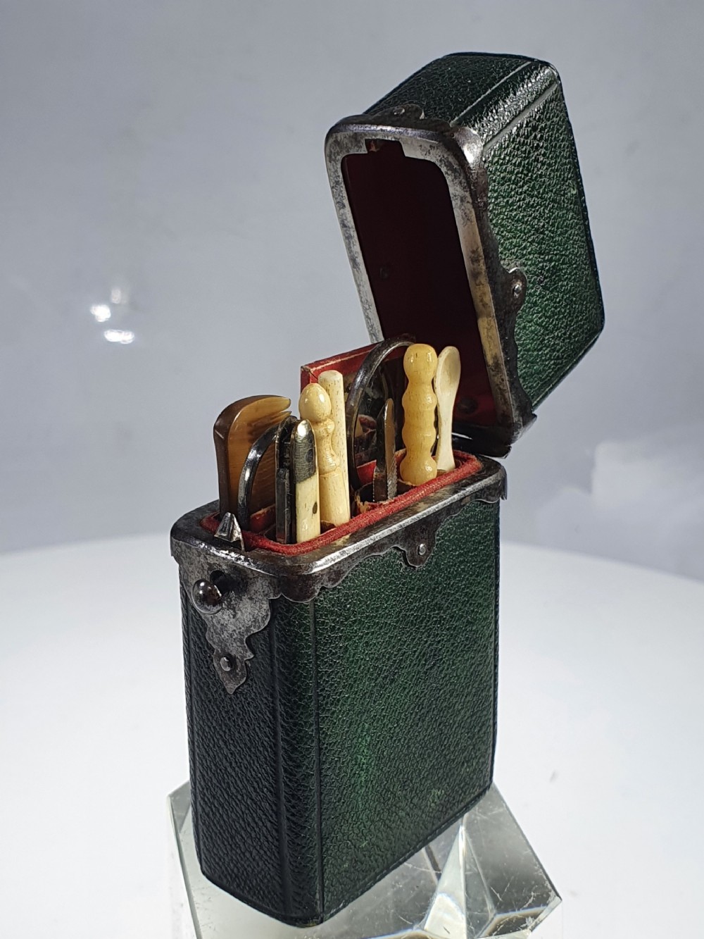 ANTIQUE LADIES FITTED COMPANION ETUI c1820