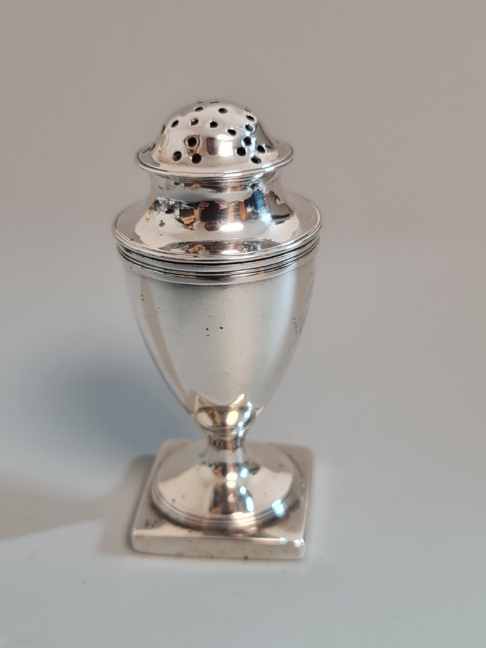 Beautiful Quality Rare Robert Hennell I HM Silver Pepper London 1790 - Immaculate View III