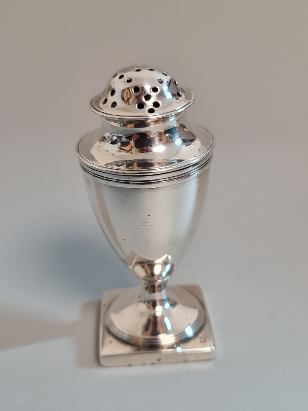 Beautiful Quality Rare Robert Hennell I HM Silver Pepper London 1790 - Immaculate View IV