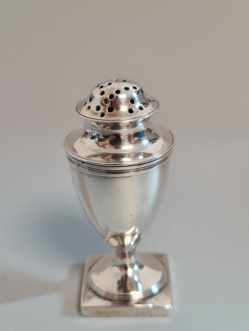 Beautiful Quality Rare Robert Hennell I HM Silver Pepper London 1790 - Immaculate View V
