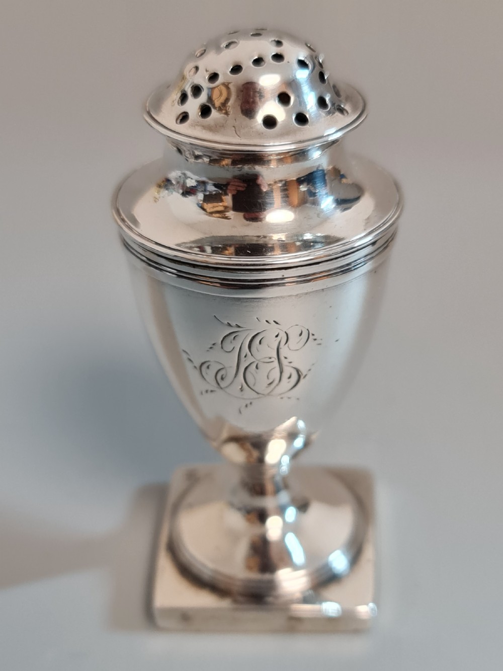 Beautiful Quality Rare Robert Hennell I HM Silver Pepper London 1790 - Immaculate