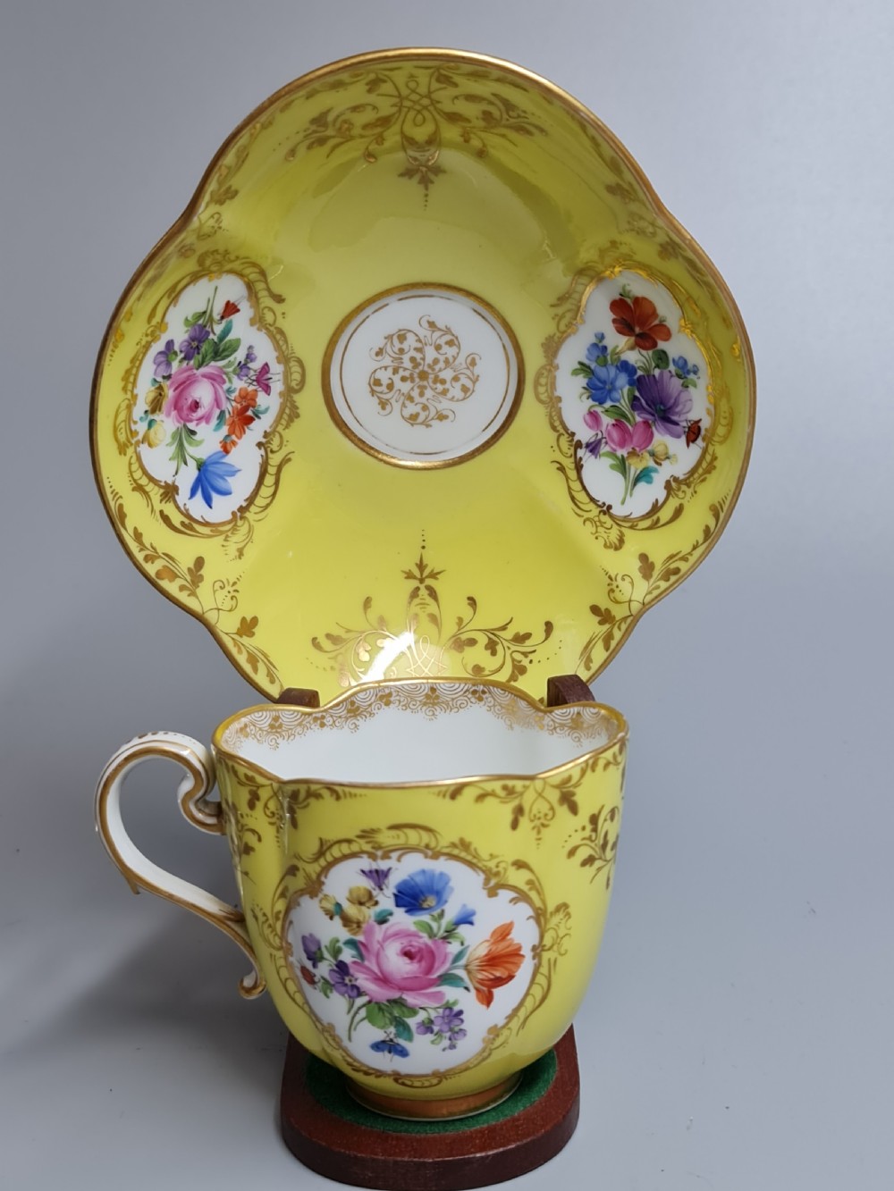 LARGE MEISSEN QUATREFOIL DEMITASSE CUP & SAUCER CANARY YELLOW GOLD & FLORAL View II