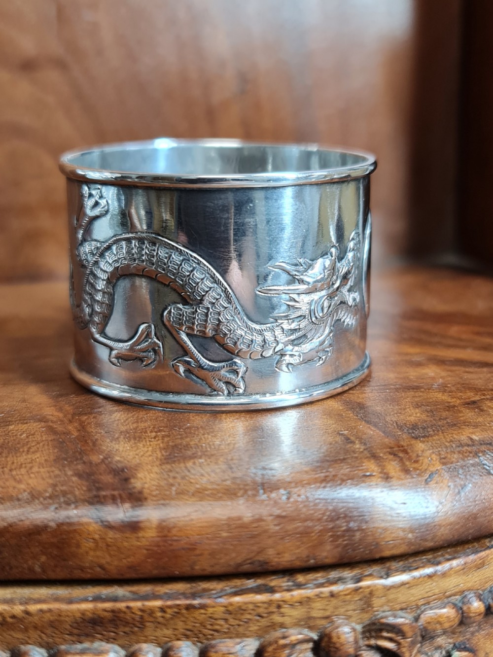 Antique Chinese export solid silver napkin ring. Signed WC 90