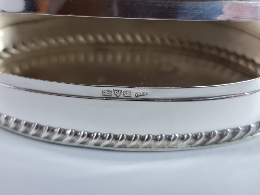 Delightful c1906 Walker & Hall Large HM Silver Oval Dressing Table Box View III