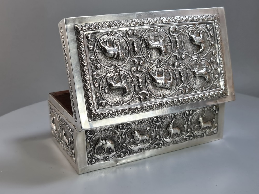 Superb Quality Large Anglo Indian Silver Box Profuse Animal Decoration c1900 View XIII