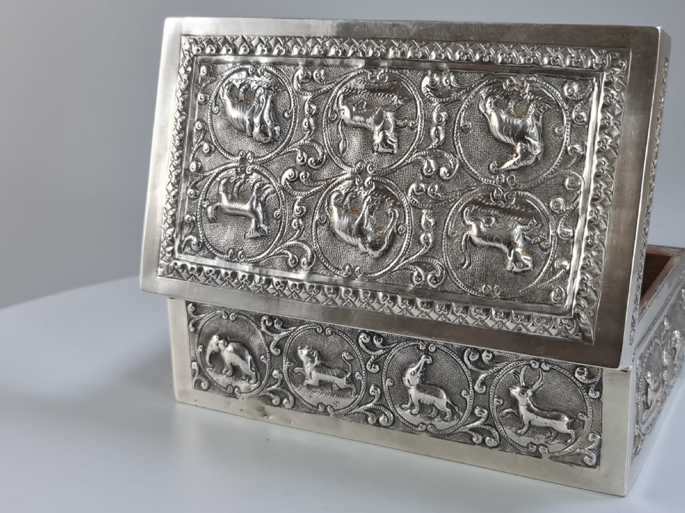 Superb Quality Large Anglo Indian Silver Box Profuse Animal Decoration c1900 View XV