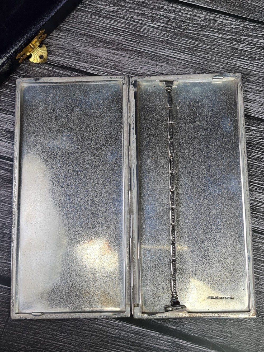Exquisite 'K.Uyeda' Large (230gm) Vintage Japanese Sterling 950 Silver Case View VIII