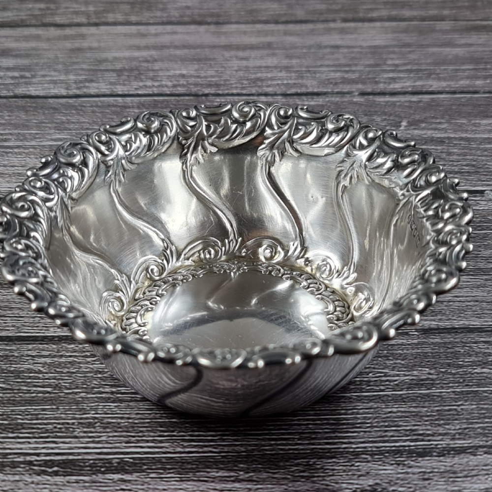 Exquisite Victorian Silver Dish Henry Wigfull Sheffield 1896 View III