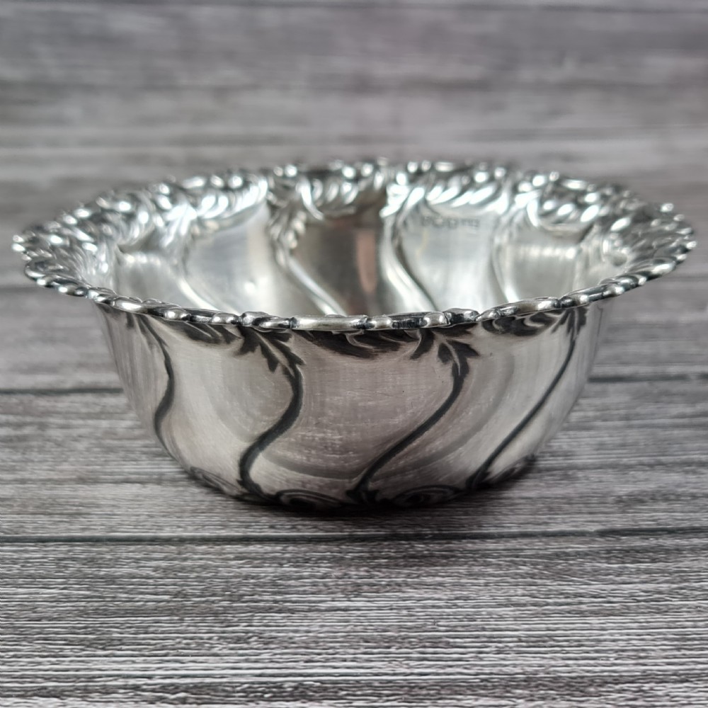 Exquisite Victorian Silver Dish Henry Wigfull Sheffield 1896 View V