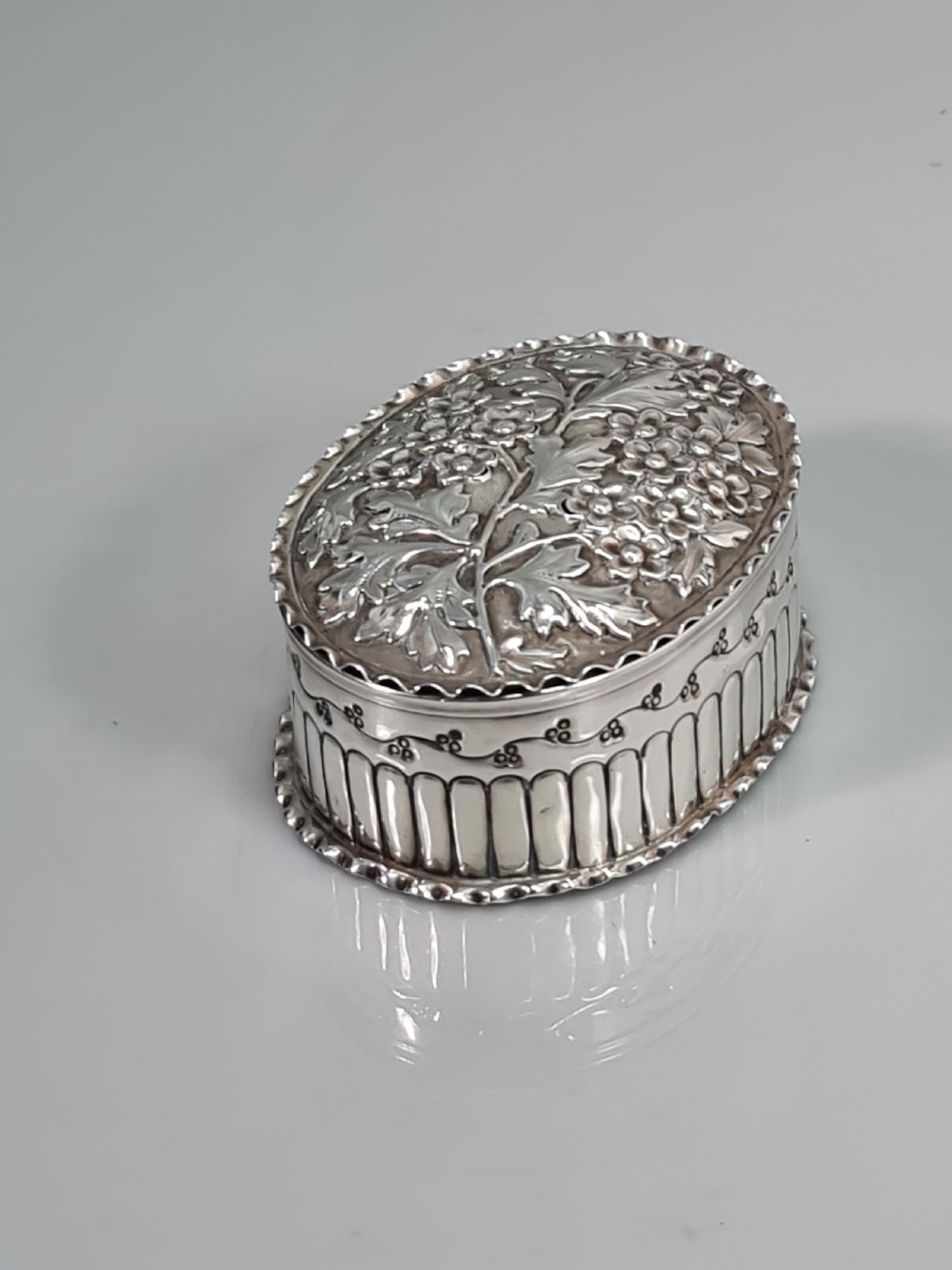 Fine Victorian HM Silver Embossed Oval Box & Cover Birm 1887 View XI