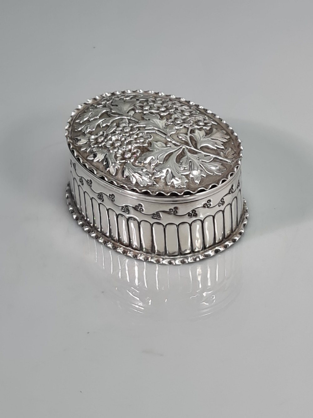 Fine Victorian HM Silver Embossed Oval Box & Cover Birm 1887 View XII