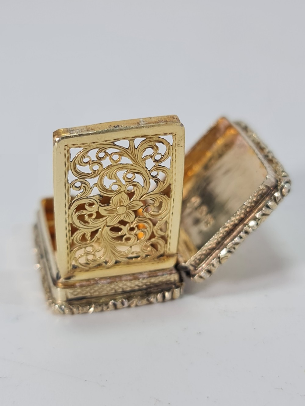 Georgian Silver Gilt Vinaigrette John Bettridge View VI