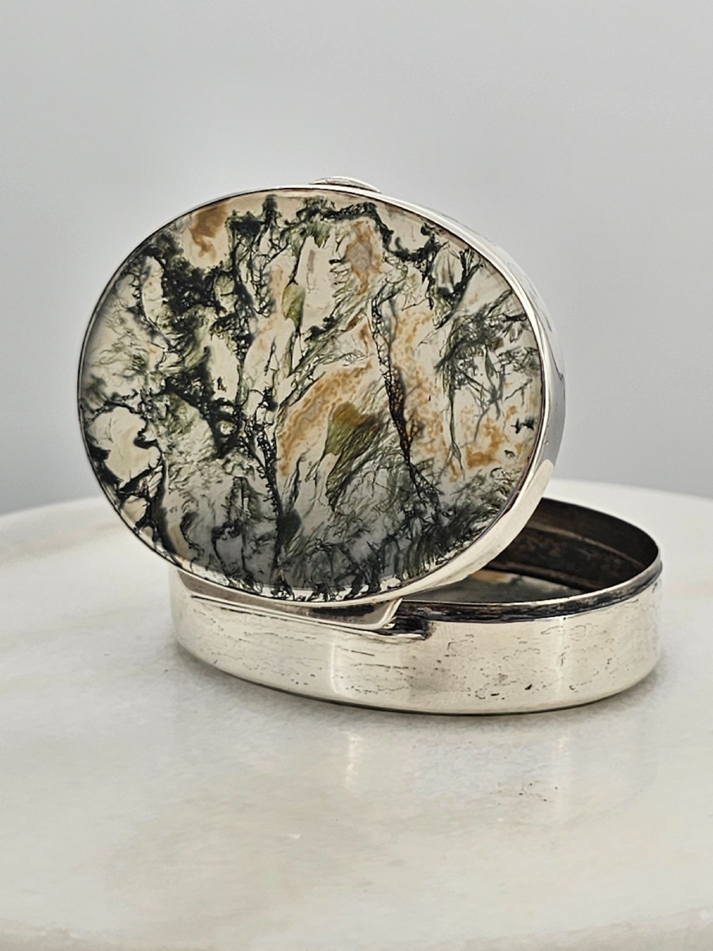 Fine Quality Green Agate and Silver Oval Snuff Box, c. 1900
