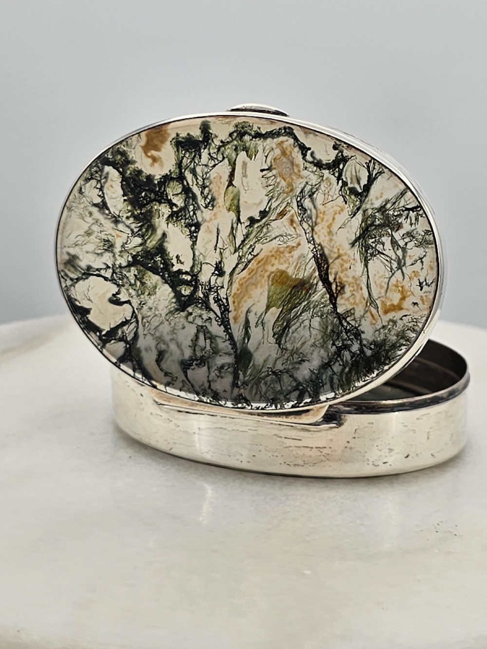 Fine Quality Green Agate and Silver Oval Snuff Box, c. 1900 View II