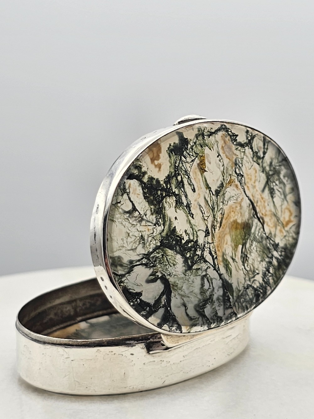 Fine Quality Green Agate and Silver Oval Snuff Box, c. 1900 View III