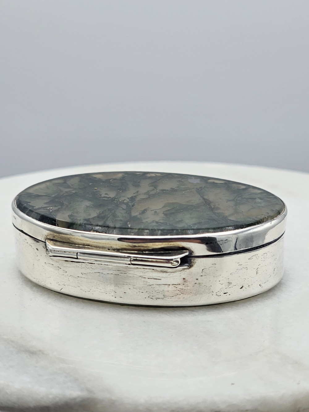 Fine Quality Green Agate and Silver Oval Snuff Box, c. 1900 View IV