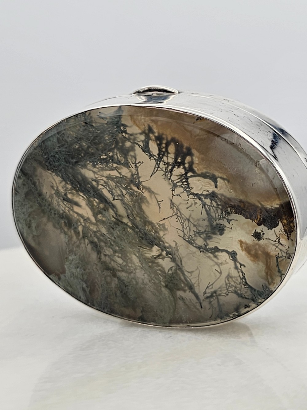 Fine Quality Green Agate and Silver Oval Snuff Box, c. 1900 View V