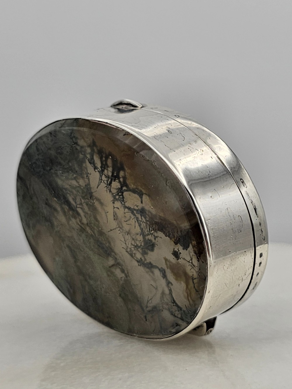 Fine Quality Green Agate and Silver Oval Snuff Box, c. 1900 View VII