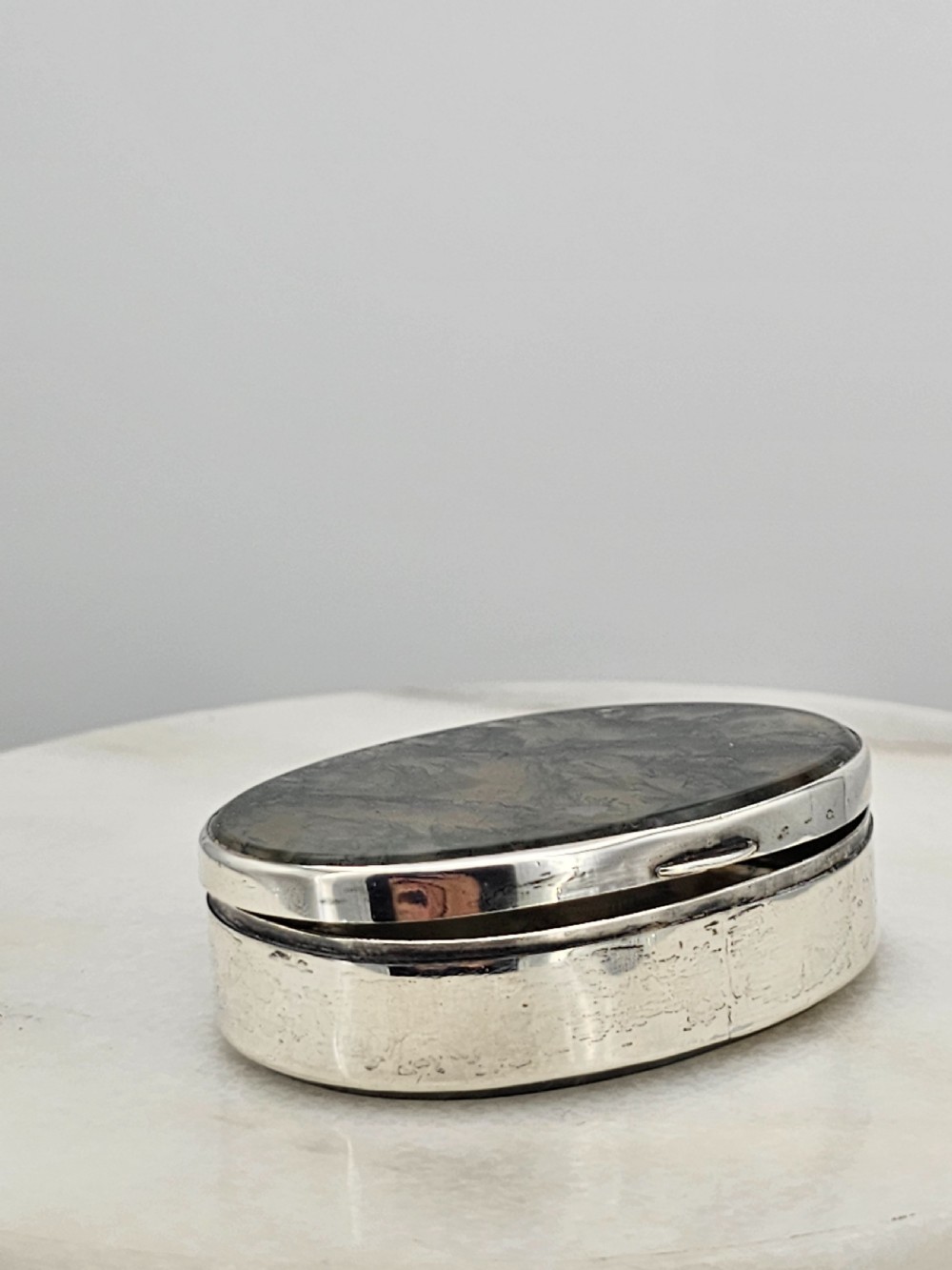 Fine Quality Green Agate and Silver Oval Snuff Box, c. 1900 View X