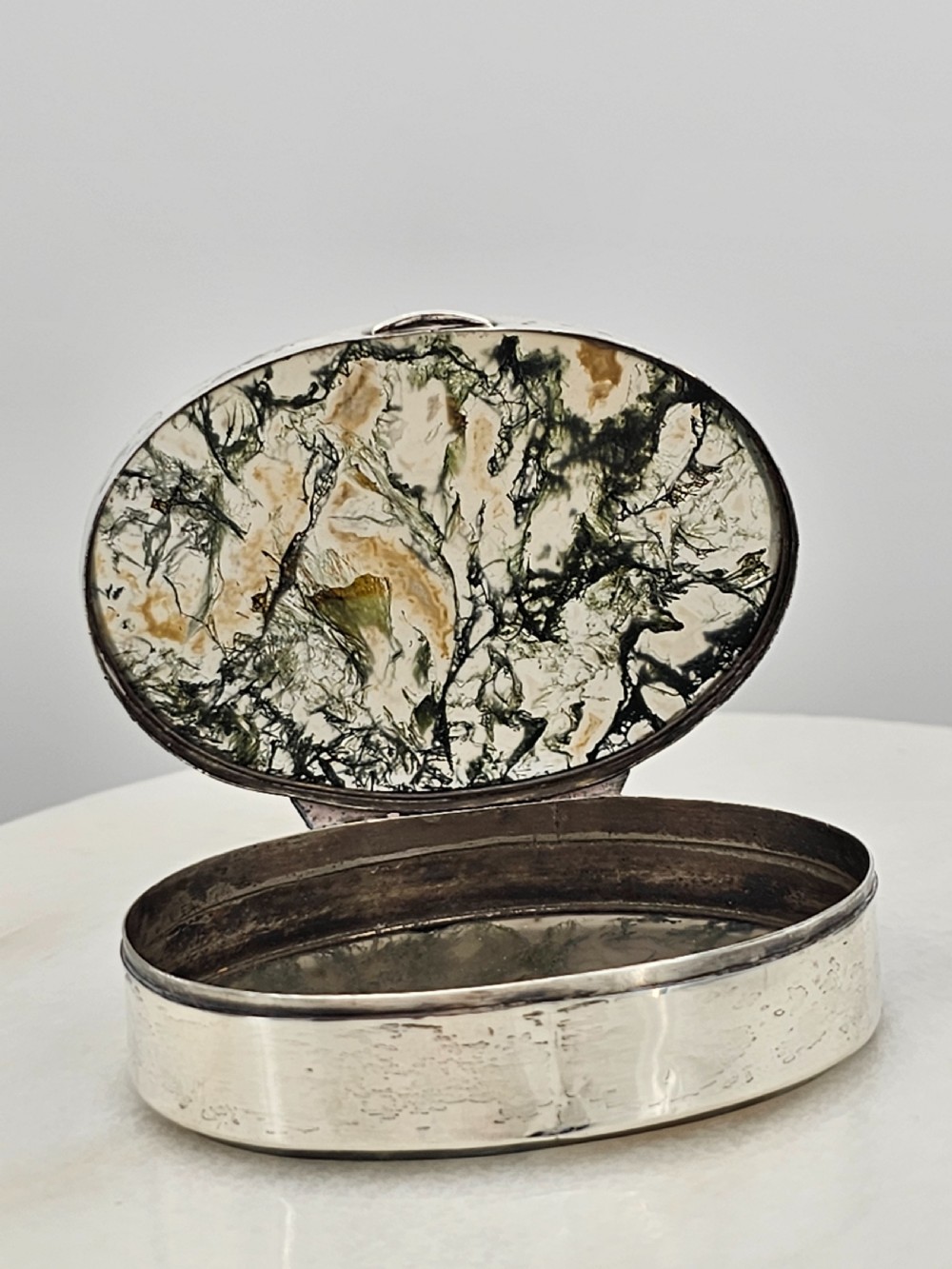 Fine Quality Green Agate and Silver Oval Snuff Box, c. 1900 View XI