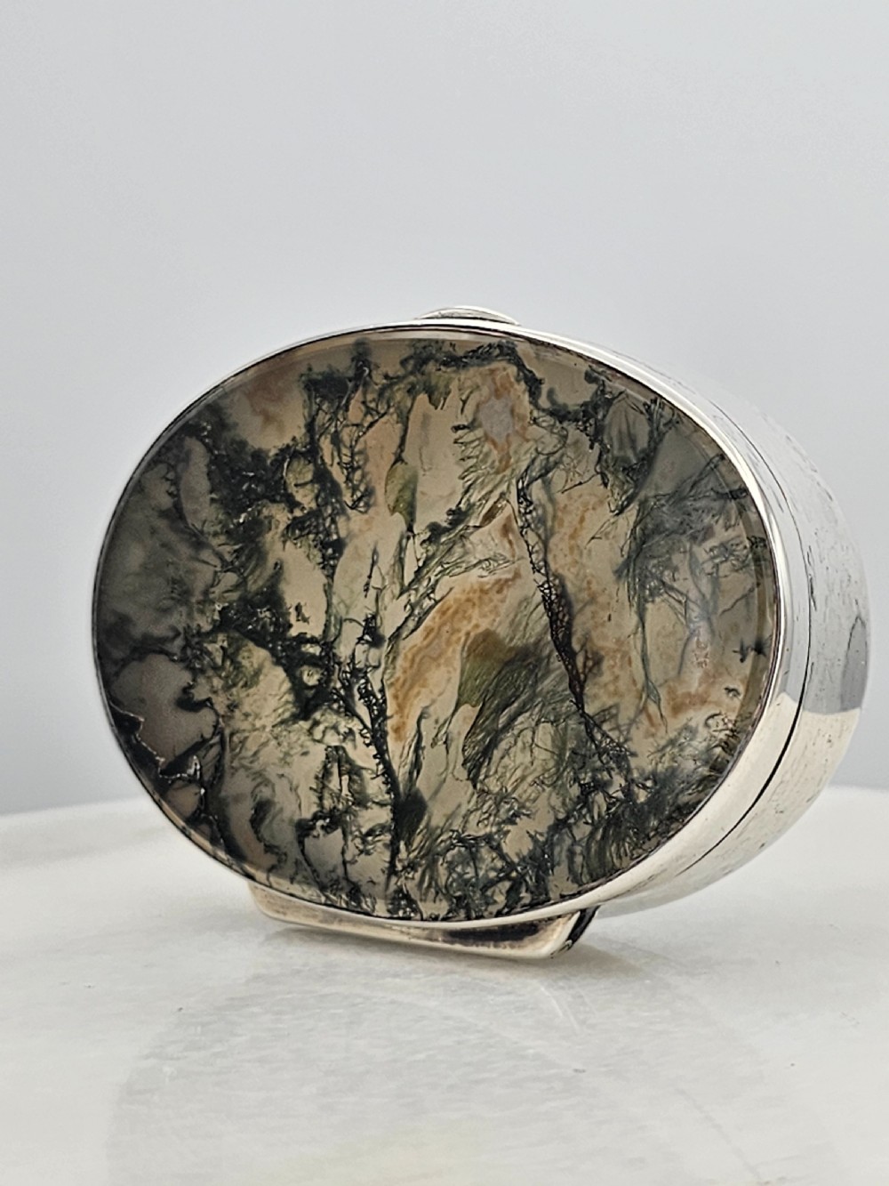 Fine Quality Green Agate and Silver Oval Snuff Box, c. 1900 View XIII